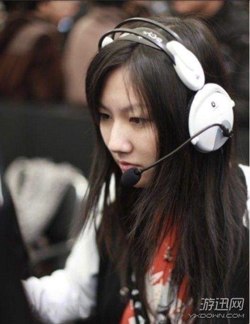 lol女主播小苍微博再晒旧照 网友:单身狗就爱怀旧