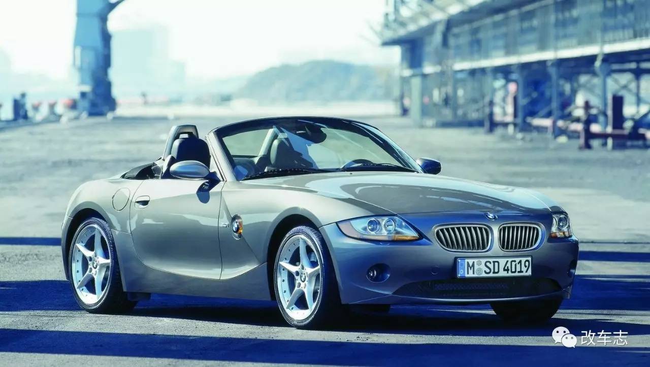 全新宝马Z4和丰田新Supra竟有血缘关系，论拉风撩妹谁更强？