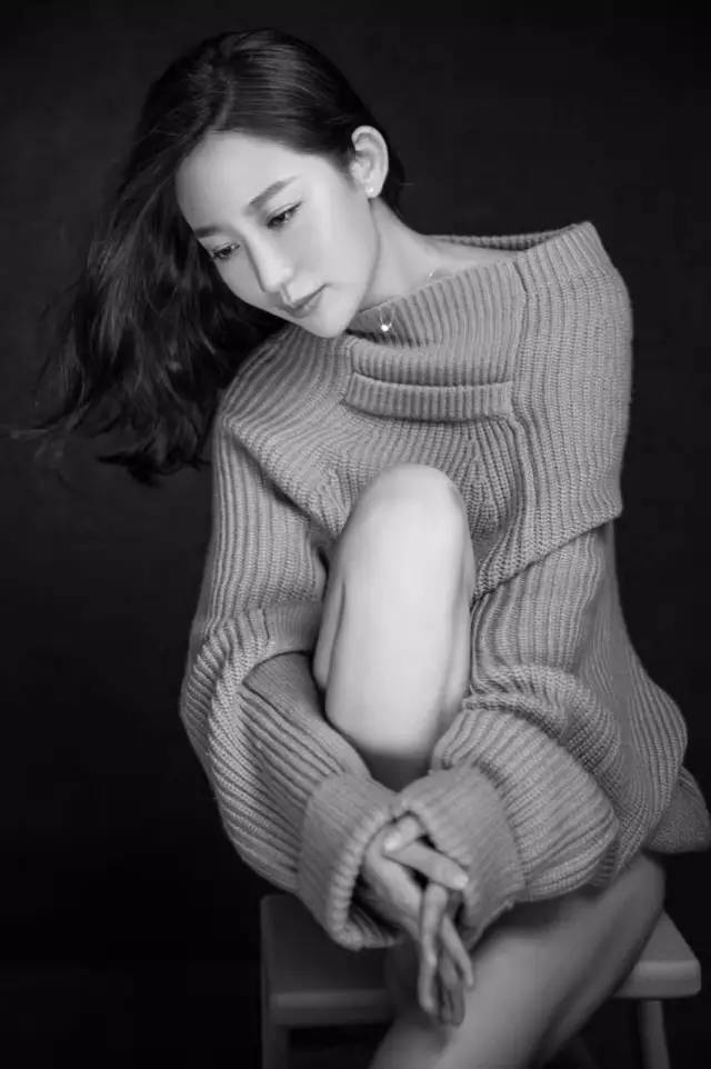 我们嘉宾的质量也是没得说,来,女嘉宾照片走一波!叶文是何许人也?