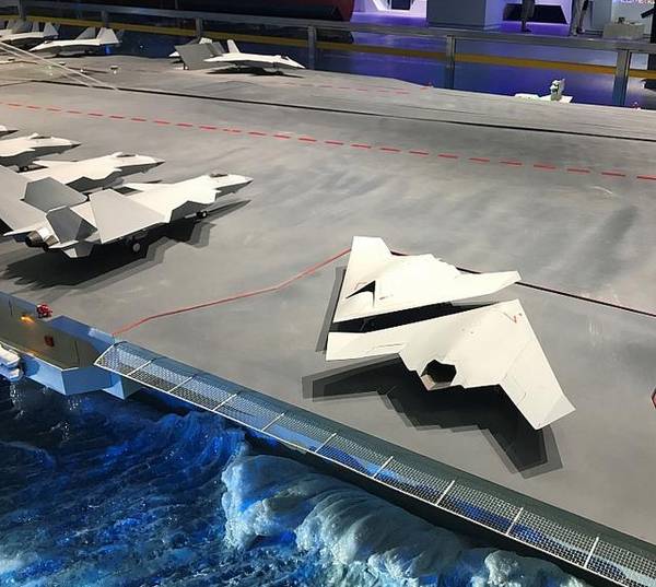 歼-20上舰或被坐实,新型五代隐身舰载机将露出真容