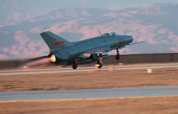 歼教7设计之初的目的就是为了训练出歼7,歼8的飞行员,随着时代的发展