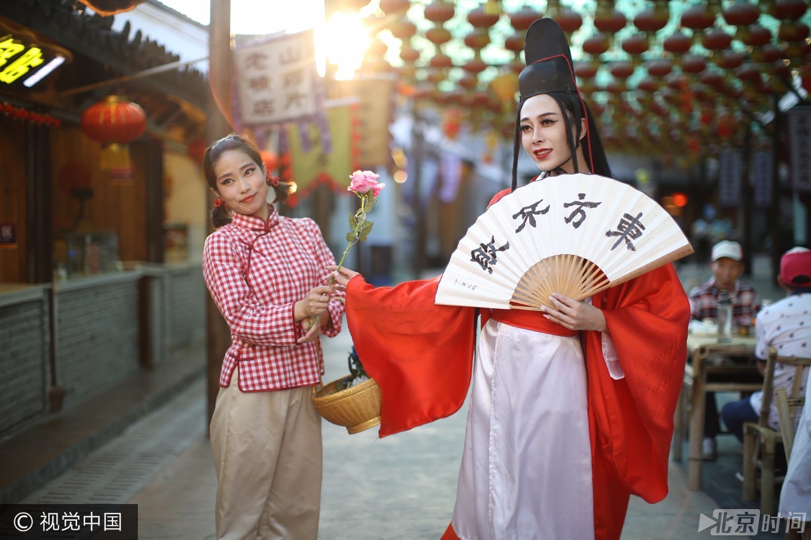 95后反串演员进男厕被人当成女生 他说:我是纯爷们|唐振|横店|柳如是