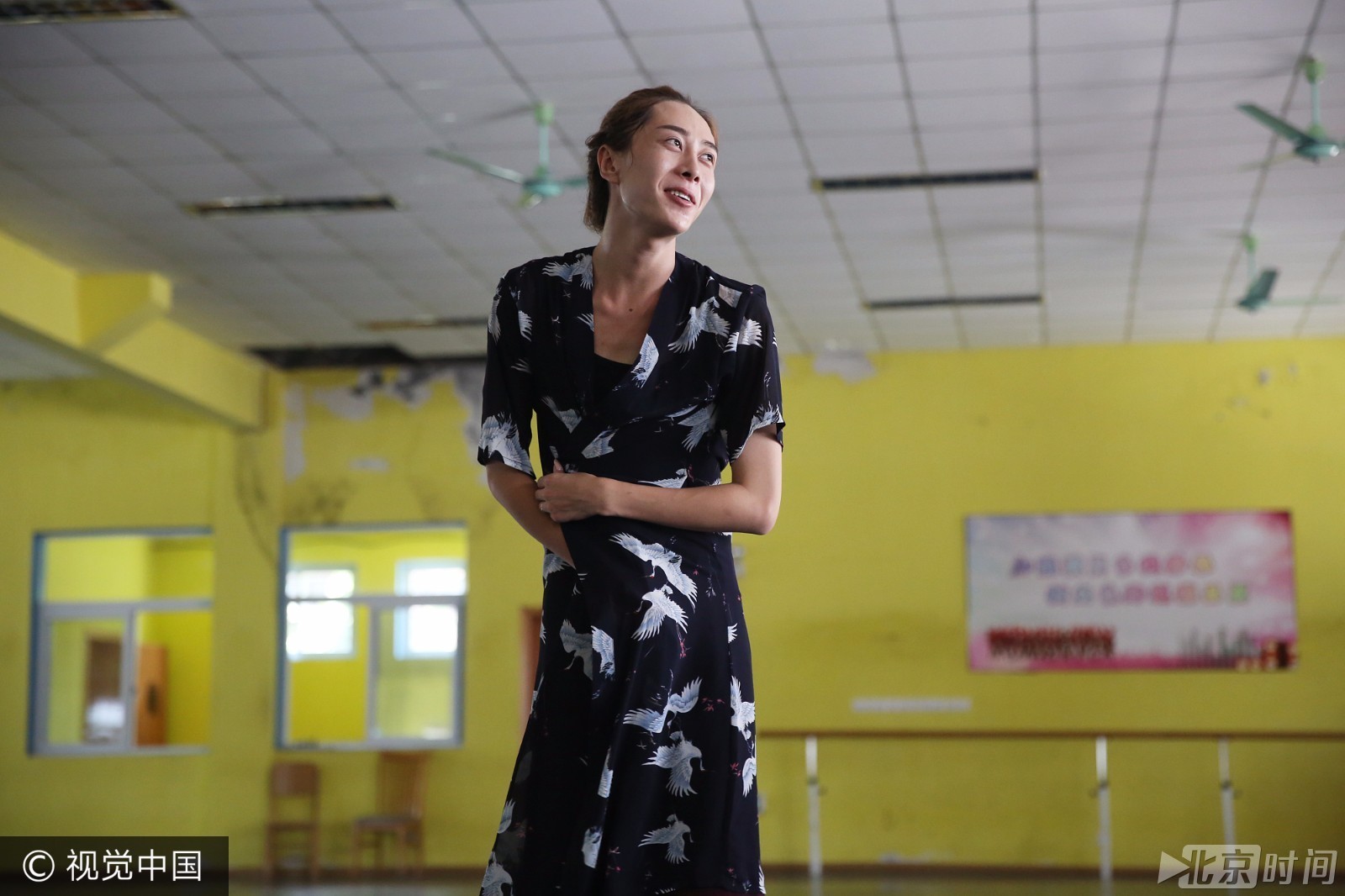 95后反串演员进男厕被人当成女生他说我是纯爷们