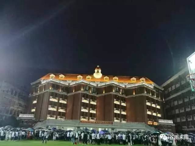 白手起家不能手无寸铁 ▲教学楼夜景