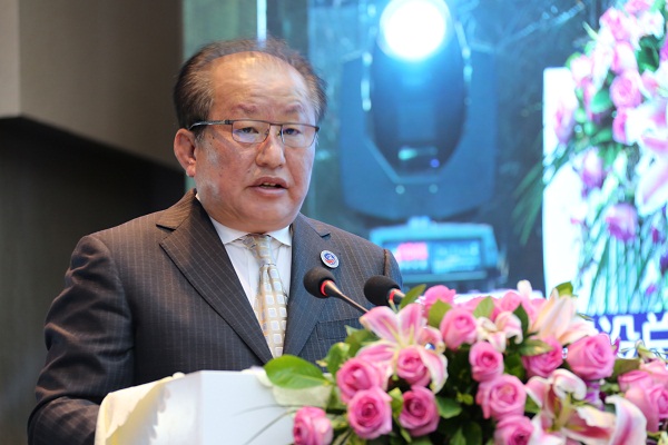 大连市常务副市长袁克力:三是携手推进共享经济加快发展.