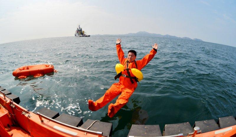 我国首次成功组织中欧航天员海上救生训练