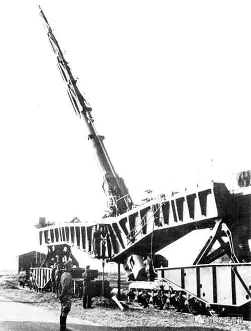 脚蹬风火轮,手持霹雳棒,我不是哪吒和悟空,我是日耳曼列车炮!