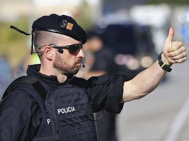 被捕时亮炸弹背心 西班牙警方击毙恐袭漏网嫌疑人