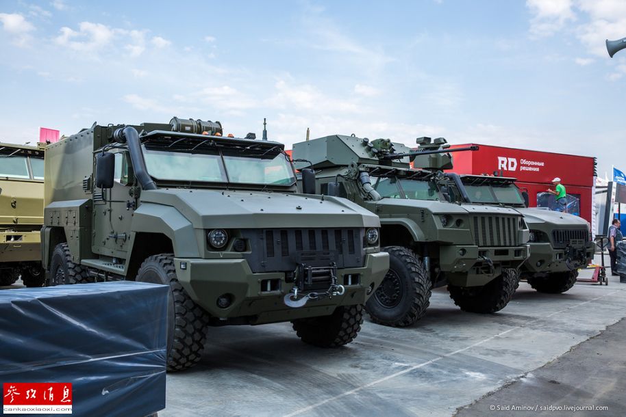 图为俄罗斯制造的虎式装甲车的警用版本.