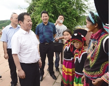 施贵兴 文/图)8月19日至20日,州委书记陈坚到剑川县调研经济社会发展