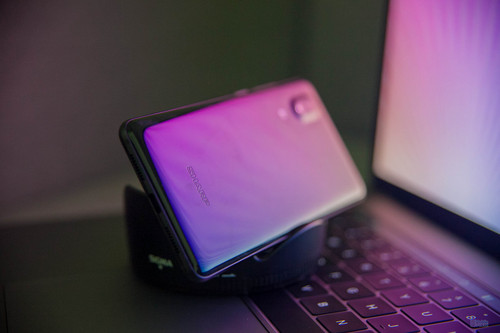 惊艳登场 夏普异形全面屏 AQUOS S2