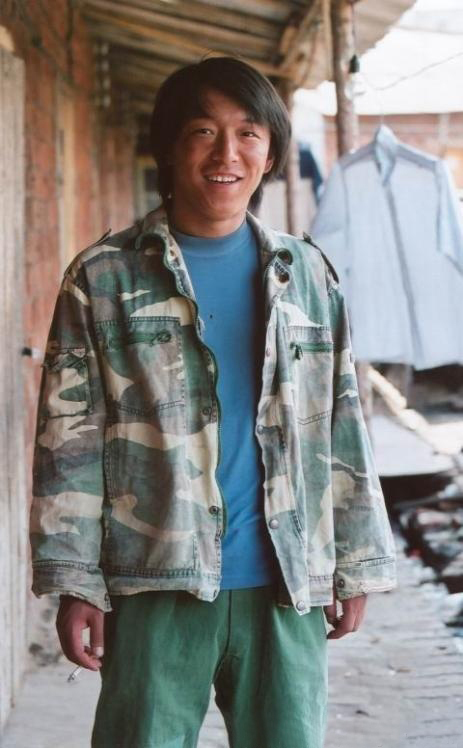 平时穿迷彩裤总会被人误会成我们是老土但是这个格局将在今天改变