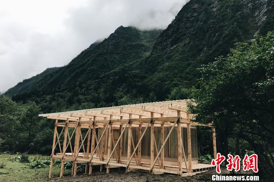 41位“建筑师”4天在深山建起庇护所 为村民遮风挡雨|大沟|庇护所|梁宏_新浪新闻