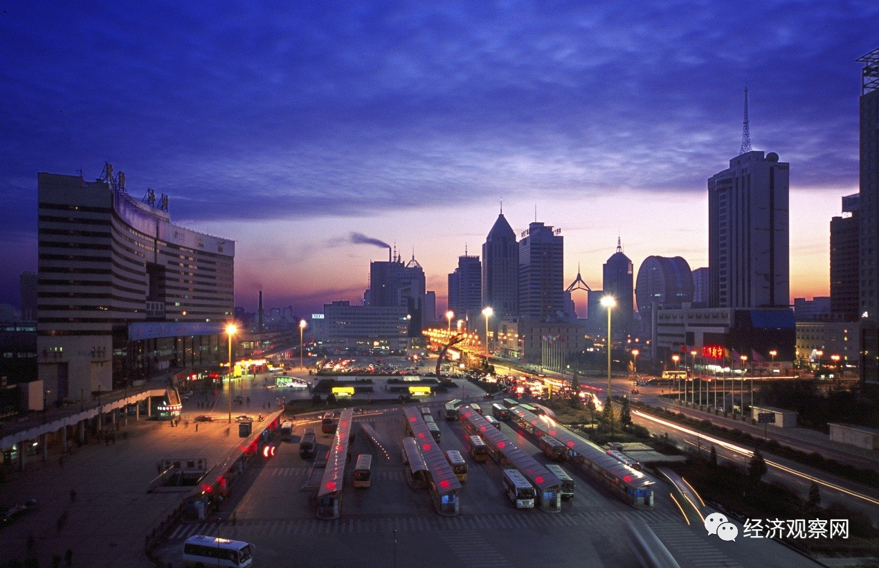 巴菲特1000亿美元难题的另一面是,他不确定如何处理如此多的现金.