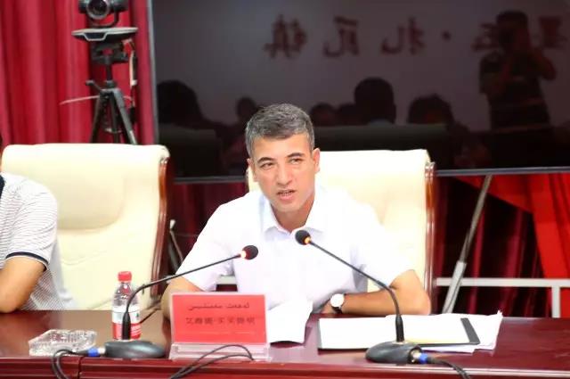 会上,政府副县长艾海提·买买提明指出,要从观摩中学习好的经验,做法