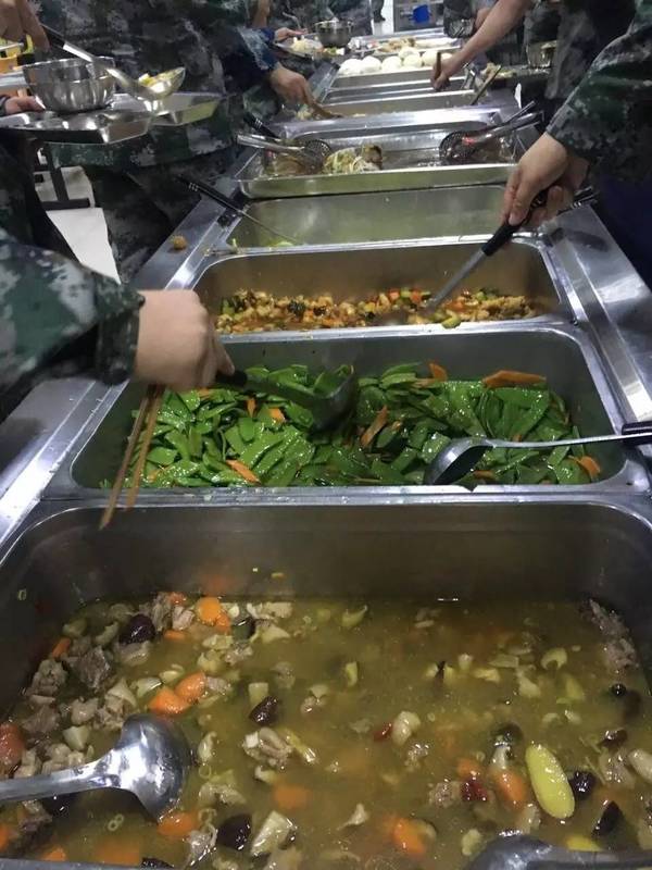 36块一天伙食费的部队,都吃些啥好吃的?