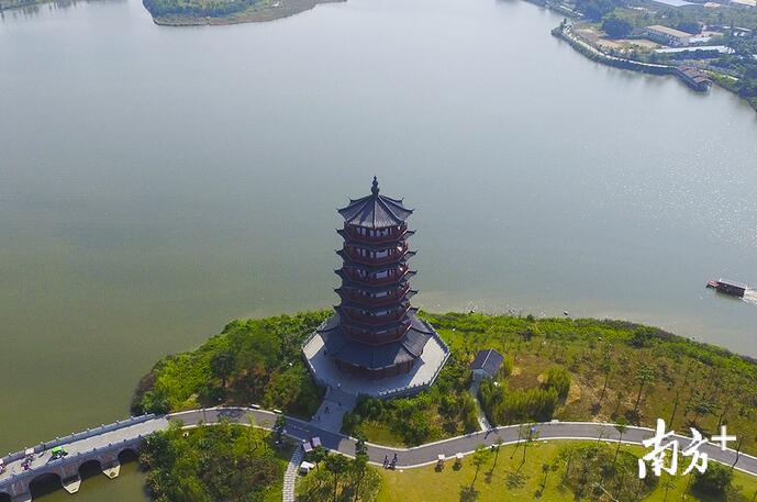 水乡新城走生态文明可持续发展道路.图为麻涌镇华阳湖.