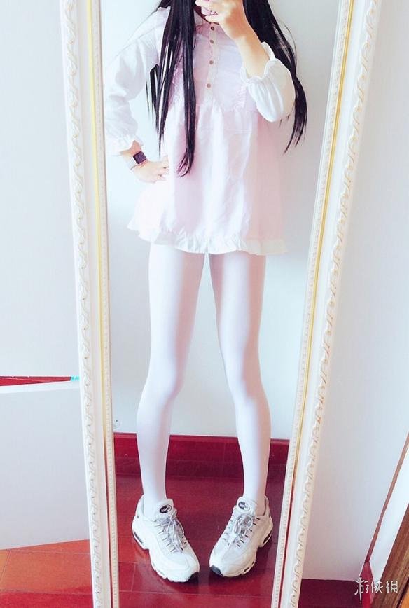 每日福利送不停 有可爱甜美笑容的妹子就爱自拍丝袜