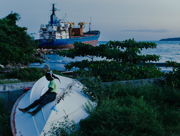 首都圣多明各出发,乘着一辆配备空调的大巴抵达海地第二大城市王子港