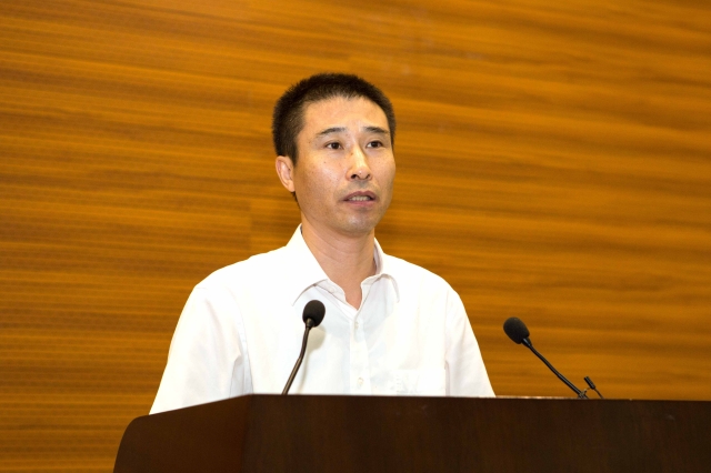 东南大学校长张广军,党委副书记郑家茂分别作了报告,总结学校党政上