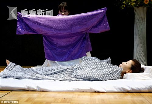 谱写人生最后的华美 23岁女孩夺得入殓师冠军