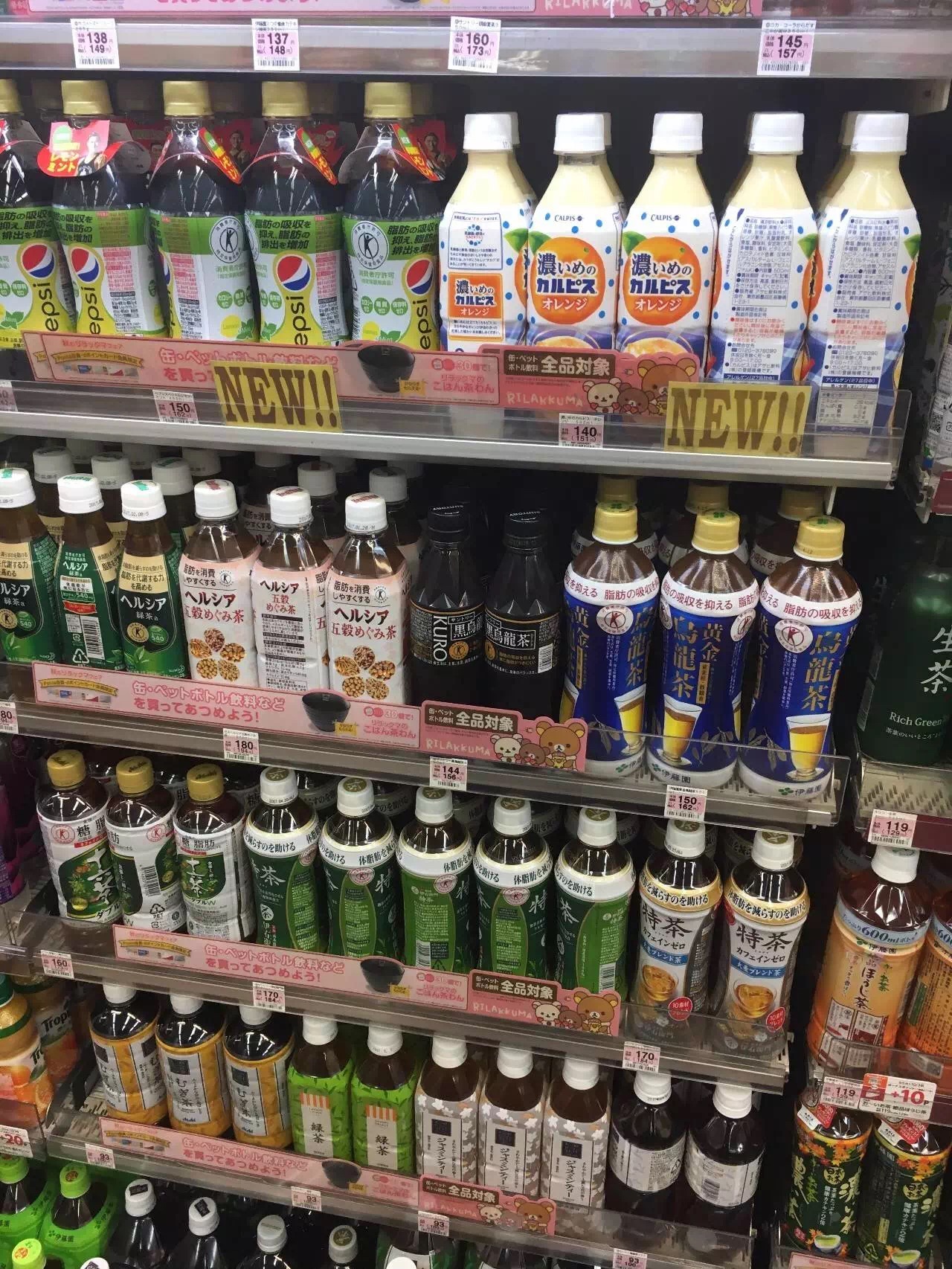 同样的7-11便利店,日本的饮料墙上,无糖和健康类饮料占据了 6 成以上