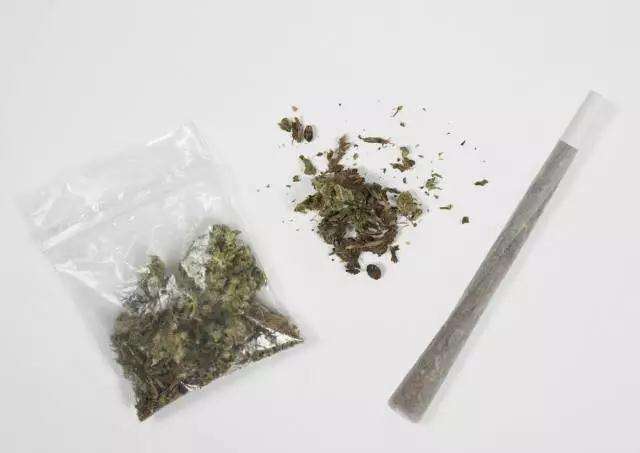 T O P吸毒案的最新爆料 背后藏着这些信息你知道吗 手机新浪网 T O P吸毒案的最新爆料 背后藏着这些信息你知道吗 手机新浪网