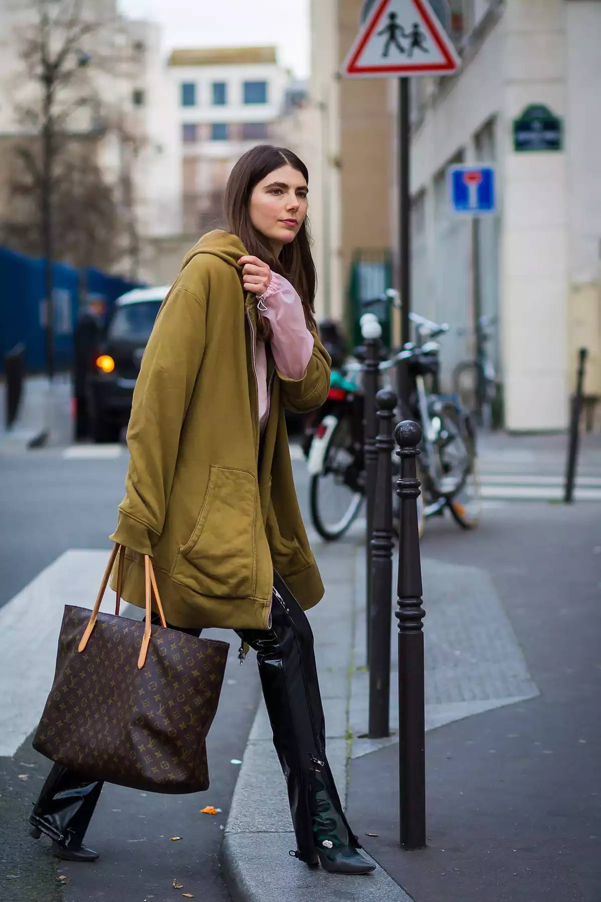 过去人们提到louis vuitton的基本款一定会先大夸特夸一番neverfull