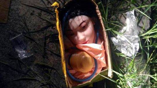 台湾高雄一车站口惊传分尸案原来是充气娃娃