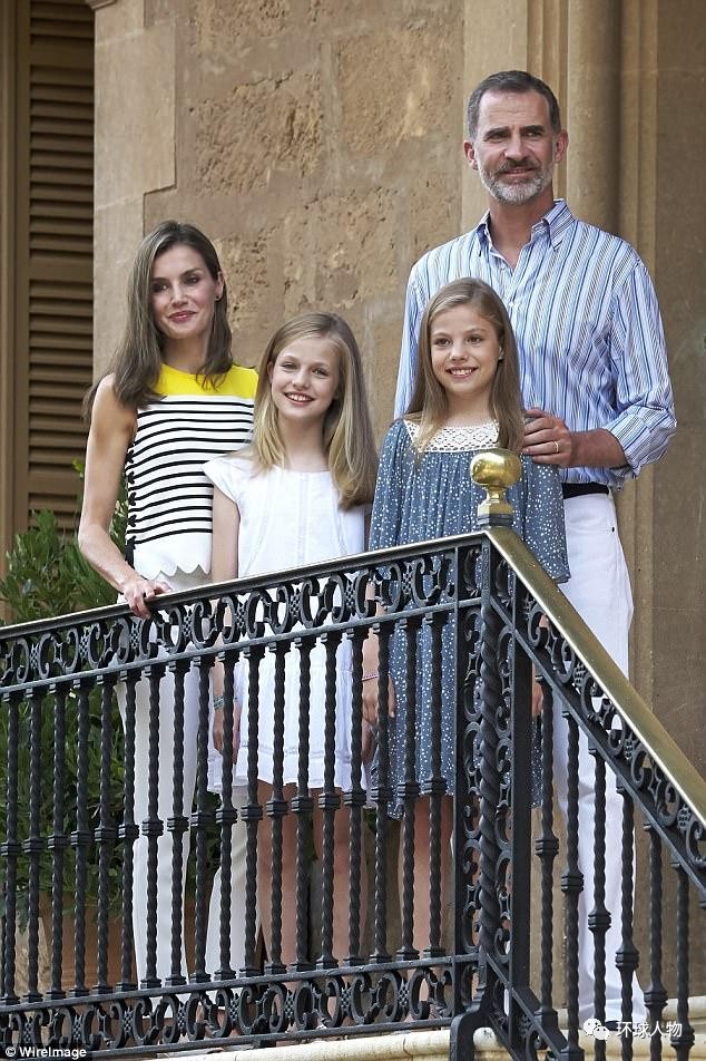 他是西班牙的三高国王,娶了灰姑娘,生了天仙