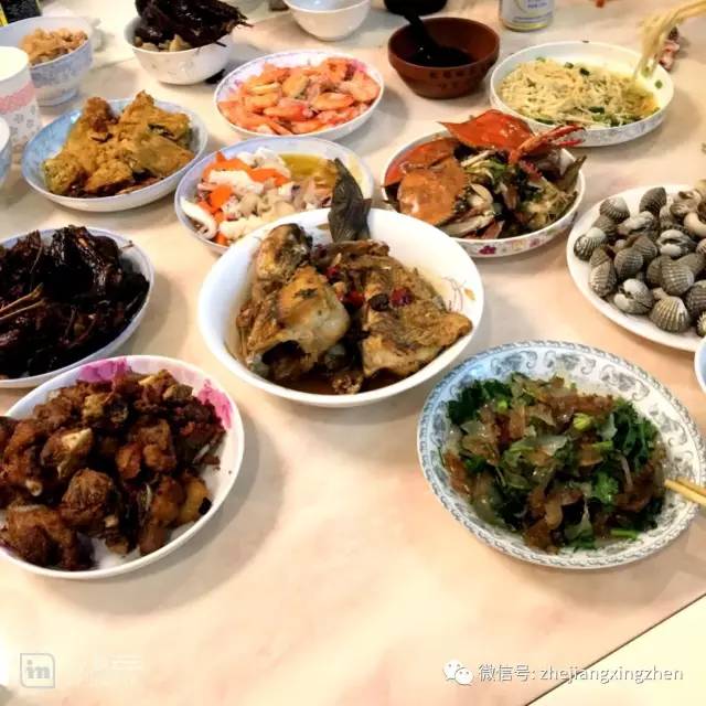 90后姑娘竟在朋友圈晒老公"床照" 凌晨三点他.