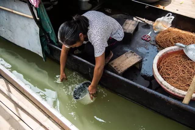 广西城市里最后的打渔者|渔民|吴志忠|广西_新浪新闻