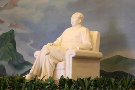 毛大大纪念堂团队预约 毛大大坐像。