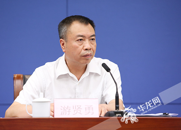 市人民政府副秘书长游贤勇介绍情况.