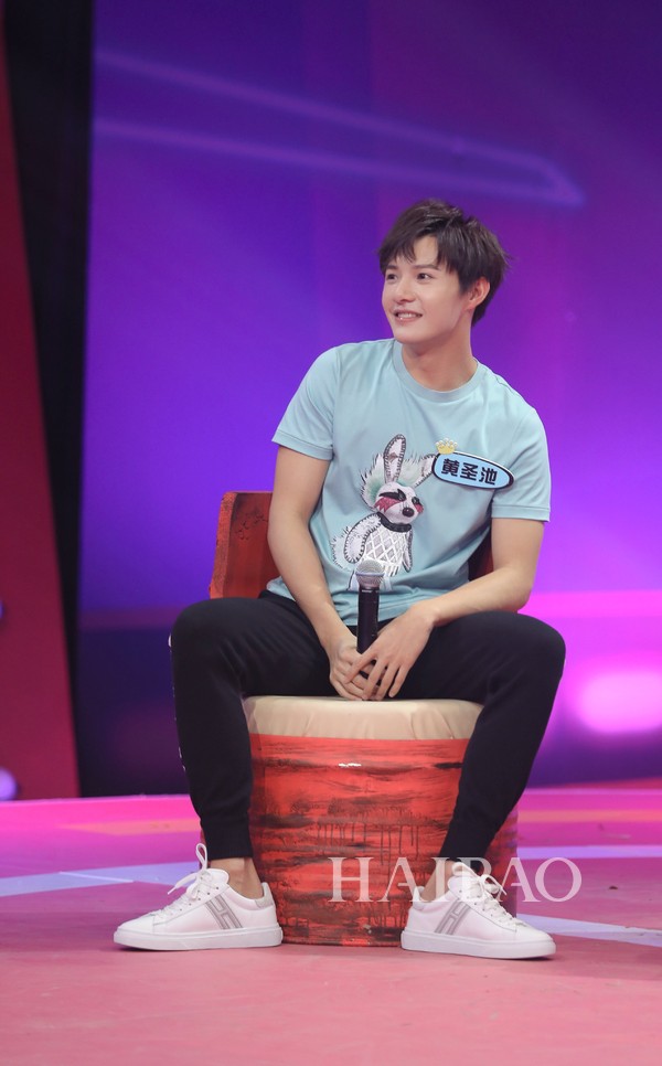 蒋劲夫,王凯穿搭hogan 2017秋冬新款h340都市滑板鞋街拍,彰显帅气男人