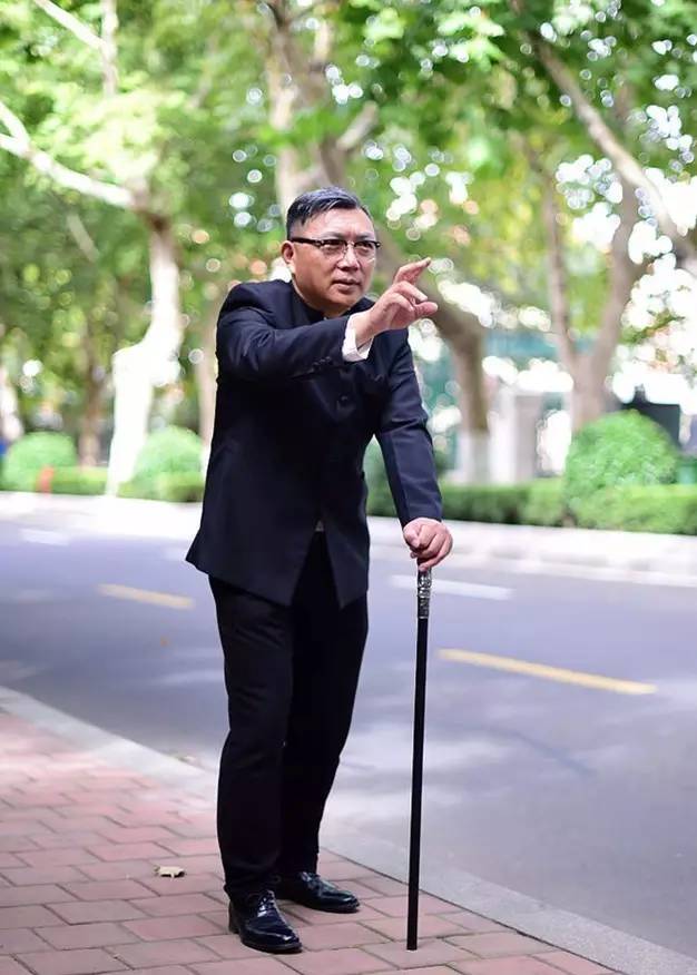 青岛小情侣婚前拍金婚照50年后的我双鬓斑白老态龙钟你还爱我吗