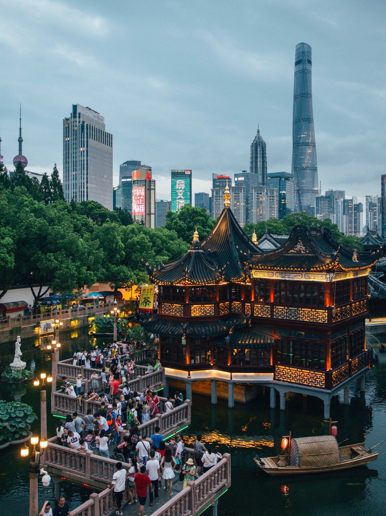 阅读上海100胜豫园新韵流连忘返九曲桥唇齿留香老字号