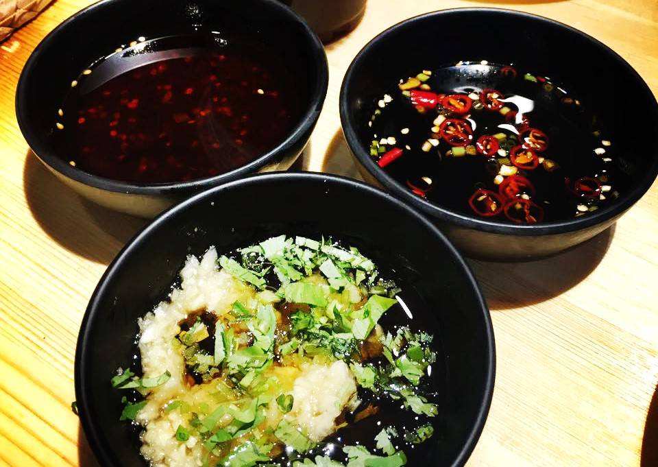 酱油小米椒,麻辣蘸料,蒜泥香菜 三种小料