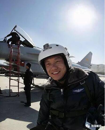 被央视点名,这两名"金头盔"飞行员非常不简单