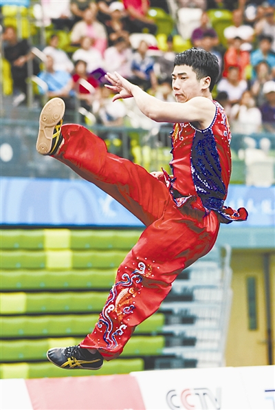 广东队选手李剑鸣在南拳比赛中.   新华社记者 赵戈 摄