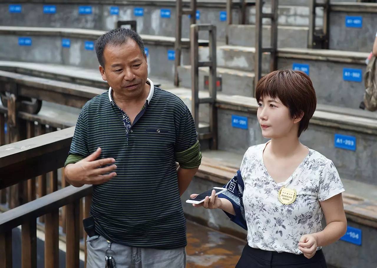 小镇迎来首位本土籍镇长这个美女接地气