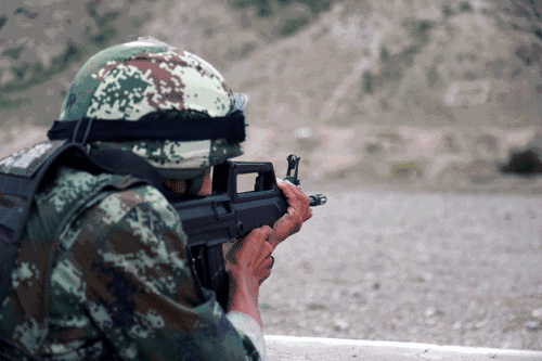 发发命中跪姿射击精度射击快速奔跑狙击步枪射击快速换弹夹射击奔跑