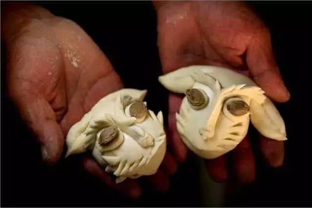 蒸面羊 旧京及华北地区的农村,民间流行七月十五由外祖父,舅舅给小