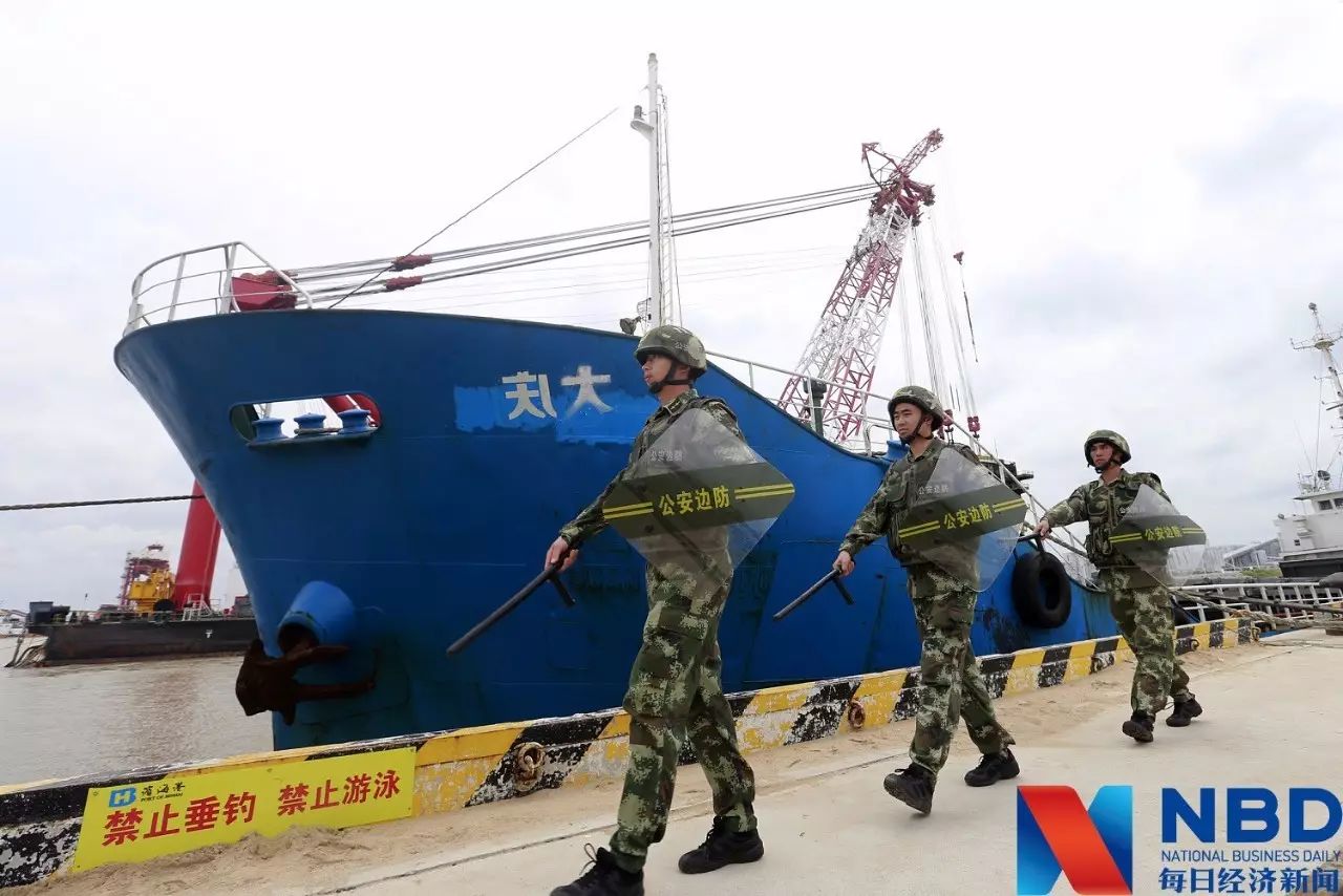 写反两个汉字,这群走私千万元白糖的外国人,被警察叔叔轻松抓住