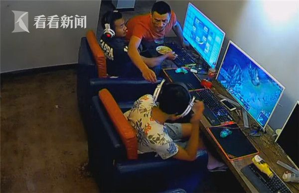 "实力派演技"小偷网吧行窃 受害人一脸懵逼时手机已被盗