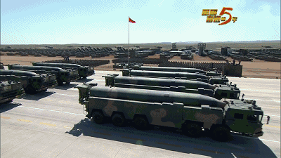 厉害了!火箭军某旅雨中发射洲际导弹,刷新5项纪录