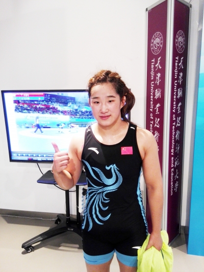 从"只想不淘汰"一路晋级决赛 扬州王娇获全运女子摔跤银牌