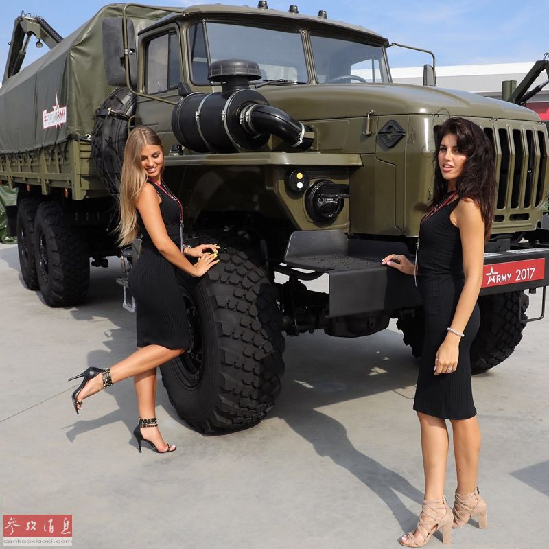 真人版惊奇队长俄飞行员特技表演致敬电影