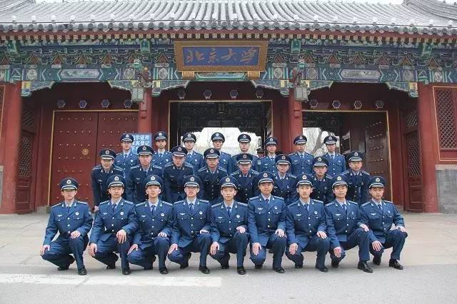 空军航空大学是我国唯一一所以培养飞行人才为主体,航空飞行指挥与