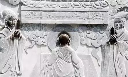 湖北的小和尚雕像 后脑勺锃亮 祝福祈愿的心情可以理解 但也希望各位"